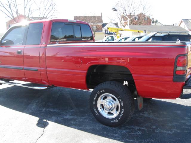 2002 Dodge Ram Pickup LS 4DR Sedan