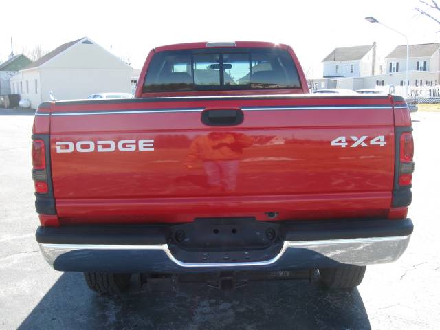 2002 Dodge Ram Pickup LS 4DR Sedan