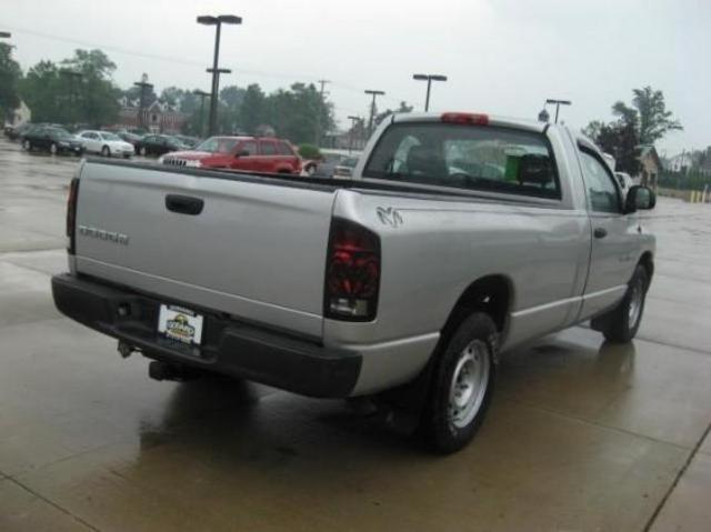 2004 Dodge Ram Pickup 2.4T A SR 5dr Wgn W/sunroof