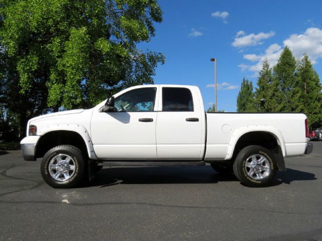 2005 Dodge Ram Pickup 2500 Sport Hard Top