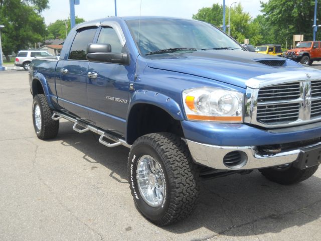 2006 Dodge Ram Pickup 3500 SCAB XLT 4WD LONG BOX