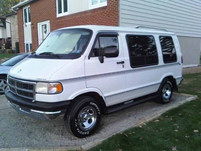 1997 Dodge Ram Van MEGA CAB 160.5 SLT