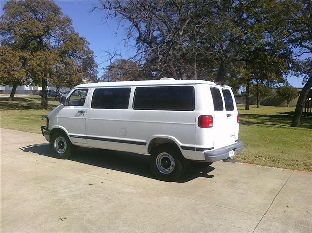 1999 Dodge Ram Van Base