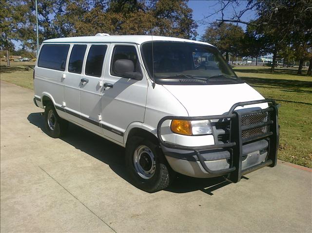 1999 Dodge Ram Van Base