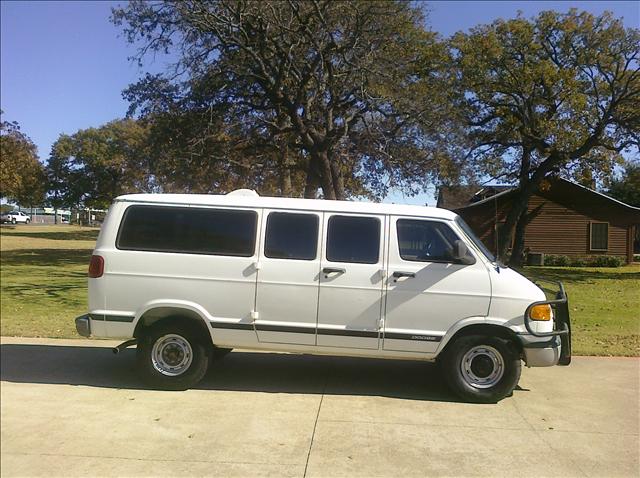 1999 Dodge Ram Van Base