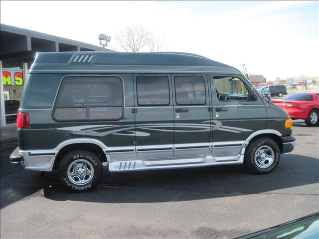 2001 Dodge Ram Van Base