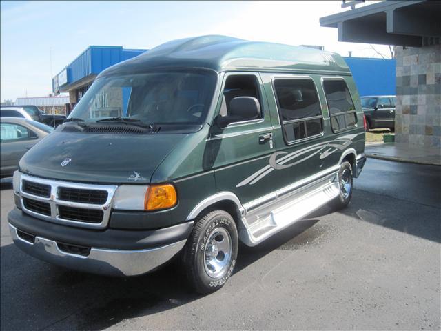 2001 Dodge Ram Van Base