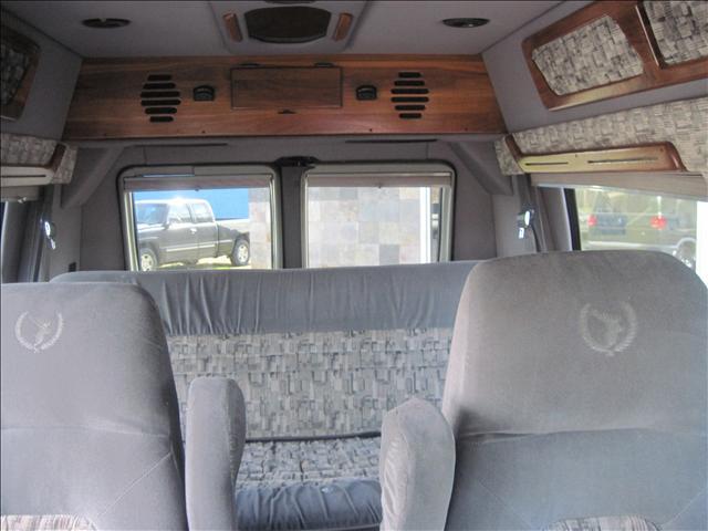 2001 Dodge Ram Van Base