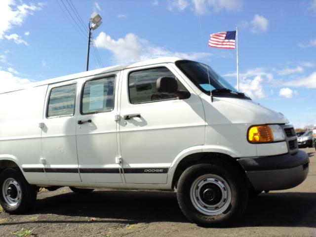 2003 Dodge Ram Van Supercrew-short-king Ranch-4wd-sunroof-6 CD-1 OWNE