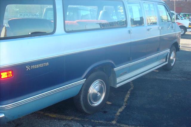 1985 Dodge Ram Wagon 3.2L Premium