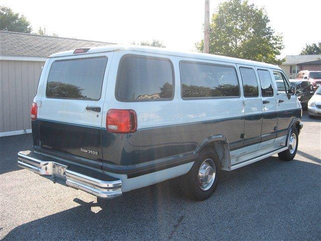 1996 Dodge Ram Wagon SLT