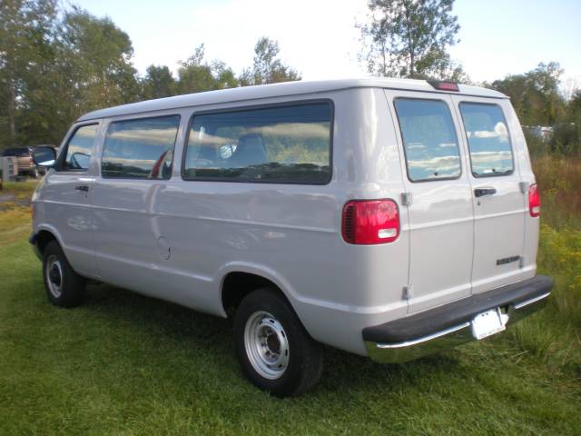 2000 Dodge Ram Wagon Base