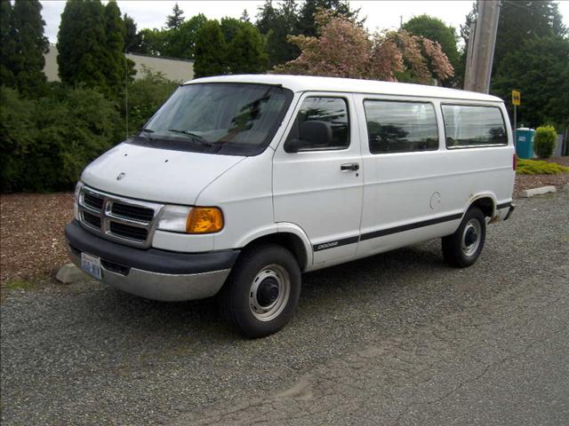 2000 Dodge Ram Wagon Base