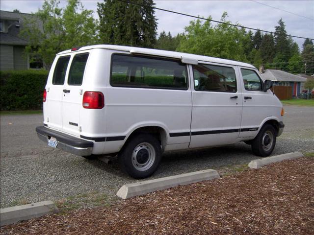 2000 Dodge Ram Wagon Base