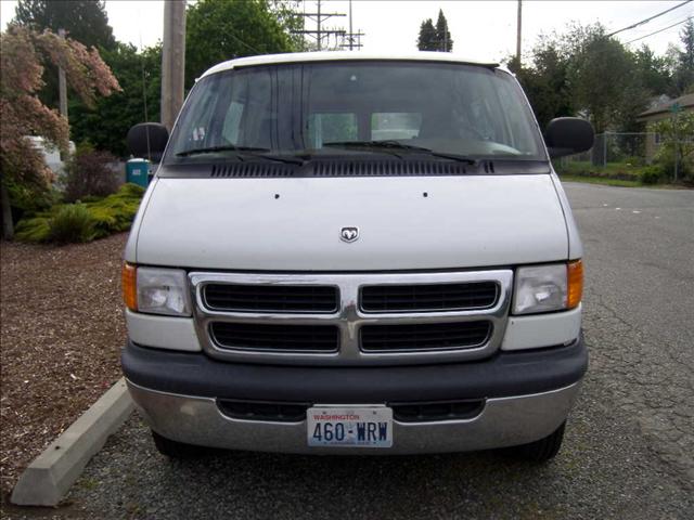 2000 Dodge Ram Wagon Base