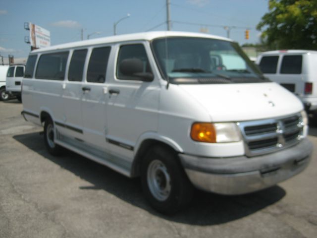 2000 Dodge Ram Wagon Sle2wd