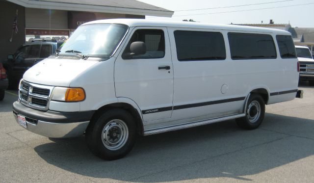 2000 Dodge Ram Wagon Sle2wd