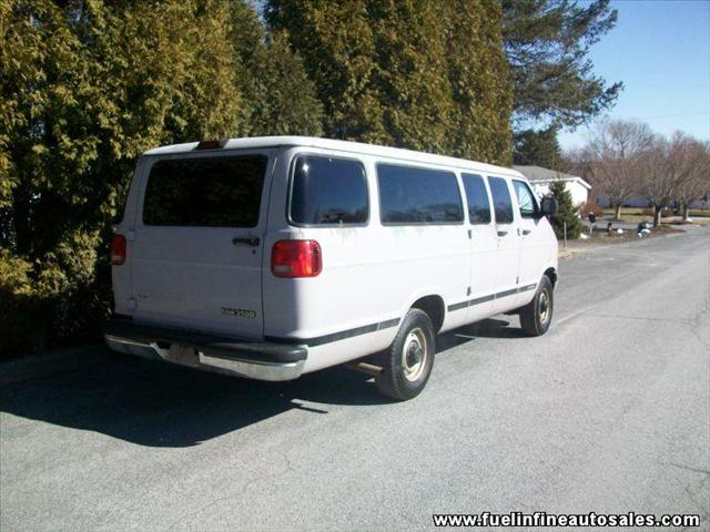 2000 Dodge Ram Wagon Sle2wd