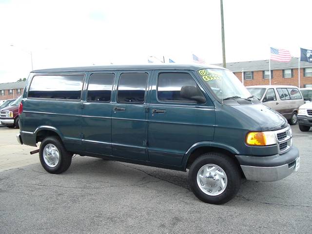 2000 Dodge Ram Wagon Ml350 Edition SUV