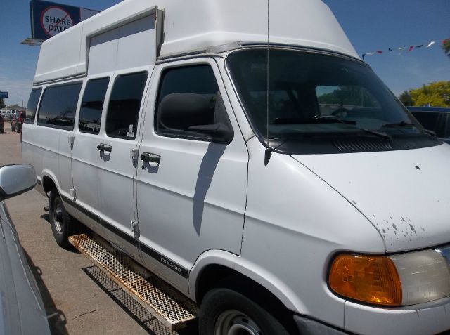 2000 Dodge Ram Wagon Sle2wd