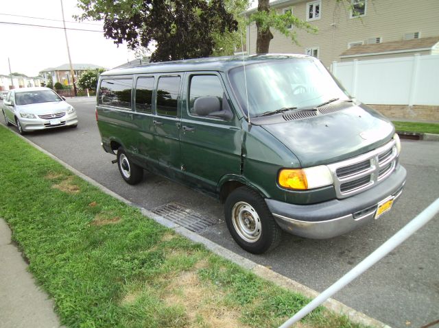 2000 Dodge Ram Wagon 1500 LT 4WD