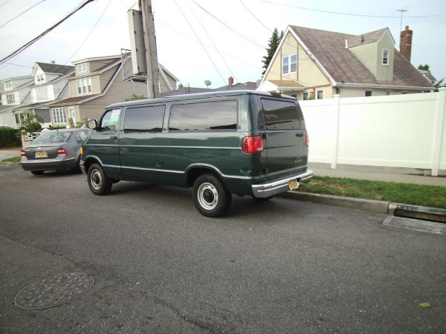 2000 Dodge Ram Wagon 1500 LT 4WD