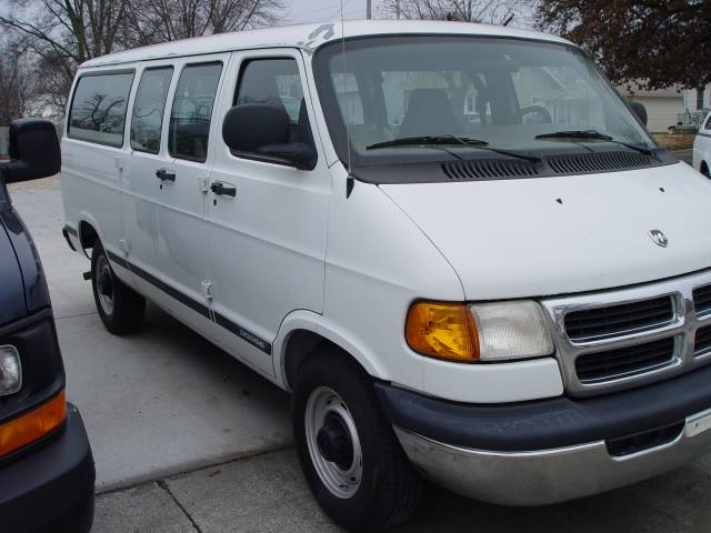 2000 Dodge Ram Wagon LS 4X4