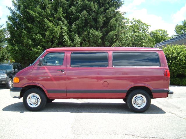 2002 Dodge Ram Wagon 1500 LT 4WD