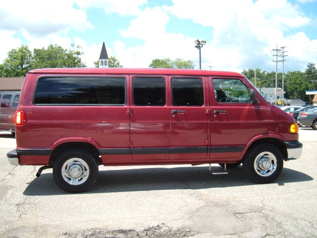 2002 Dodge Ram Wagon 1500 LT 4WD