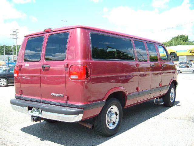 2002 Dodge Ram Wagon 1500 LT 4WD