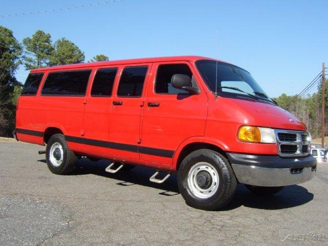 2002 Dodge Ram Wagon Lariat 5 1/2 Ft