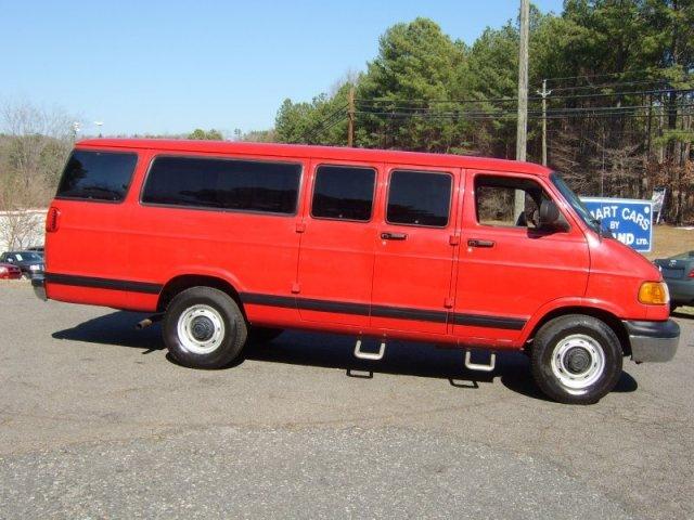 2002 Dodge Ram Wagon Lariat 5 1/2 Ft