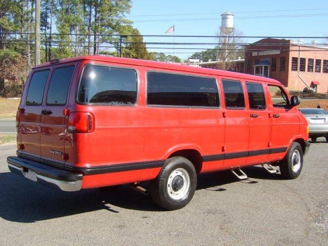 2002 Dodge Ram Wagon Lariat 5 1/2 Ft