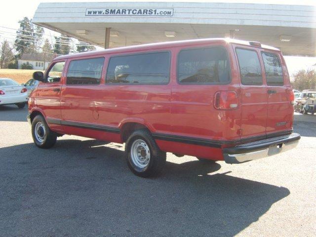 2002 Dodge Ram Wagon Lariat 5 1/2 Ft