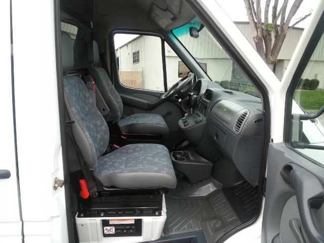 2006 Dodge Sprinter 2500 SLT 5.7 HEMI 4WD Loaded 20 CH