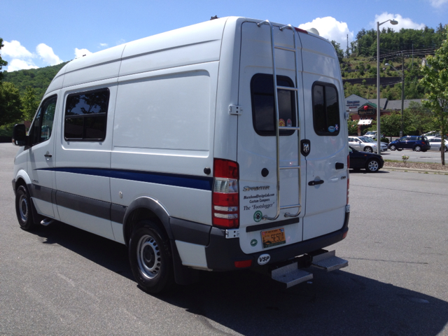 2007 Dodge Sprinter 2500 5-door Wagon 5-spd MT