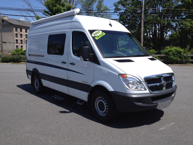 2007 Dodge Sprinter 2500 5-door Wagon 5-spd MT