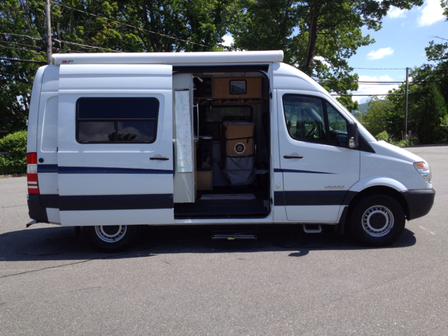 2007 Dodge Sprinter 2500 5-door Wagon 5-spd MT