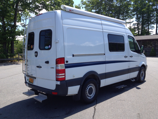 2007 Dodge Sprinter 2500 5-door Wagon 5-spd MT