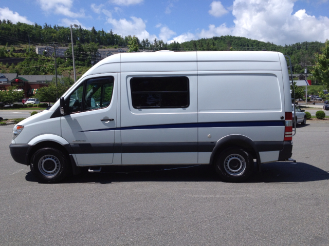 2007 Dodge Sprinter 2500 5-door Wagon 5-spd MT