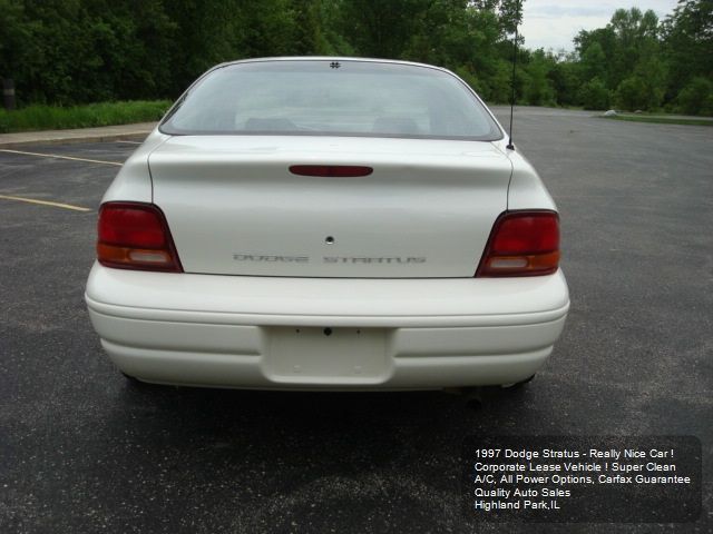 1997 Dodge Stratus Base