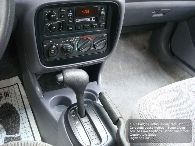 1997 Dodge Stratus Base