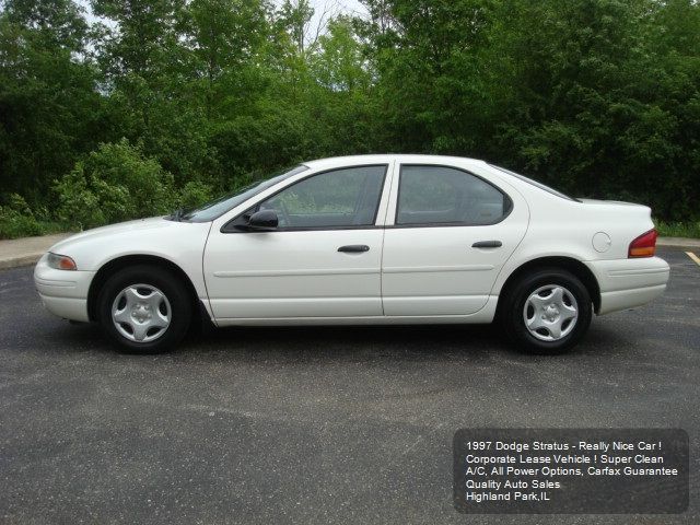 1997 Dodge Stratus Base