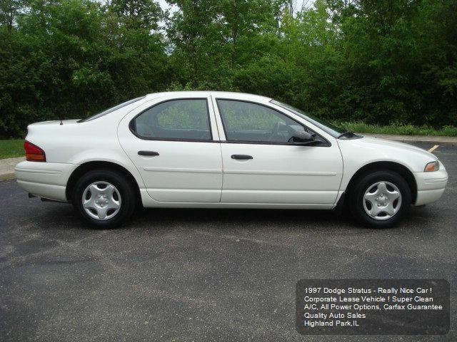 1997 Dodge Stratus Base