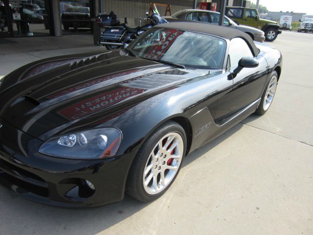 2004 Dodge Viper Hatchback 2D