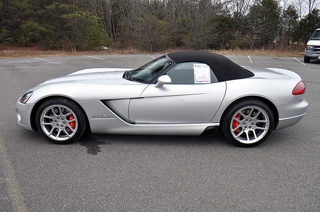 2004 Dodge Viper 4d Wagon SLT (V6)