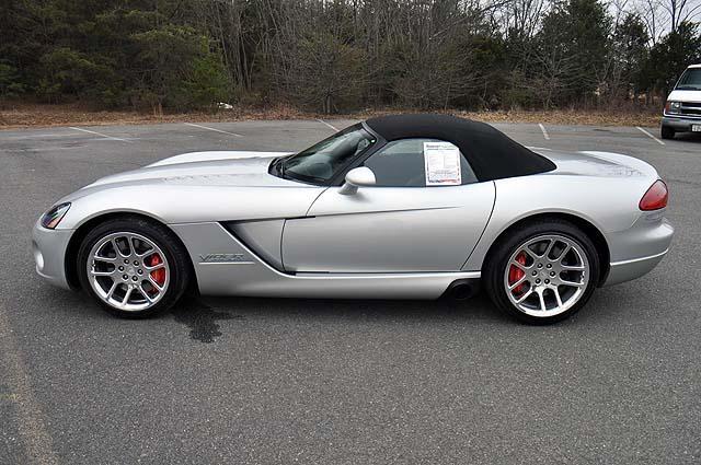 2004 Dodge Viper 4d Wagon SLT (V6)