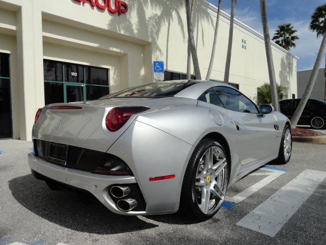 2011 Ferrari California Technology Package