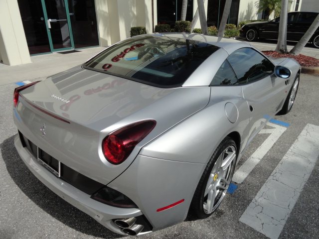 2011 Ferrari California Technology Package