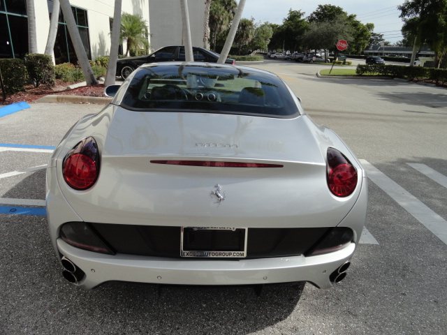 2011 Ferrari California Technology Package